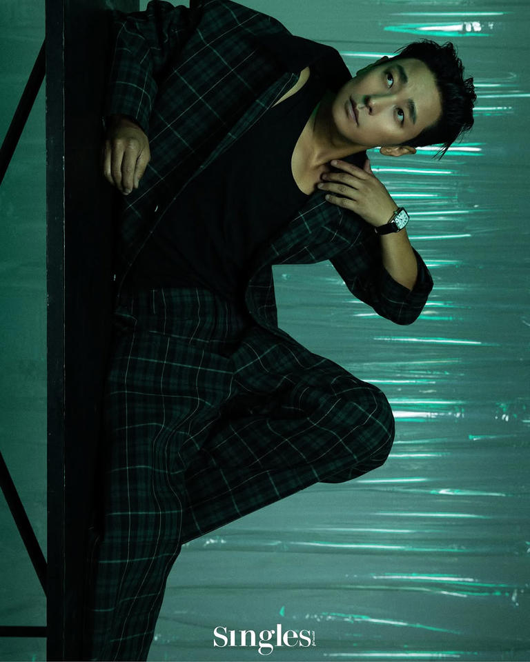 フォト】雑誌の表紙を飾ったチュ・ジフン、深みある眼差しと洗練された