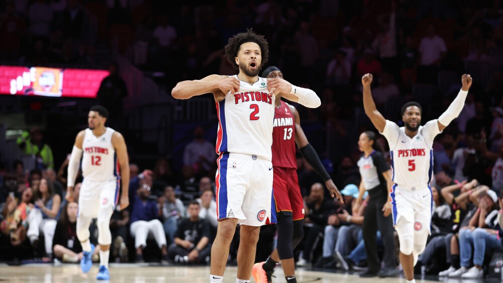 Watch Cade Cunningham bank-in game-winner at buzzer, Pistons extended Heat  losing streak to nine
