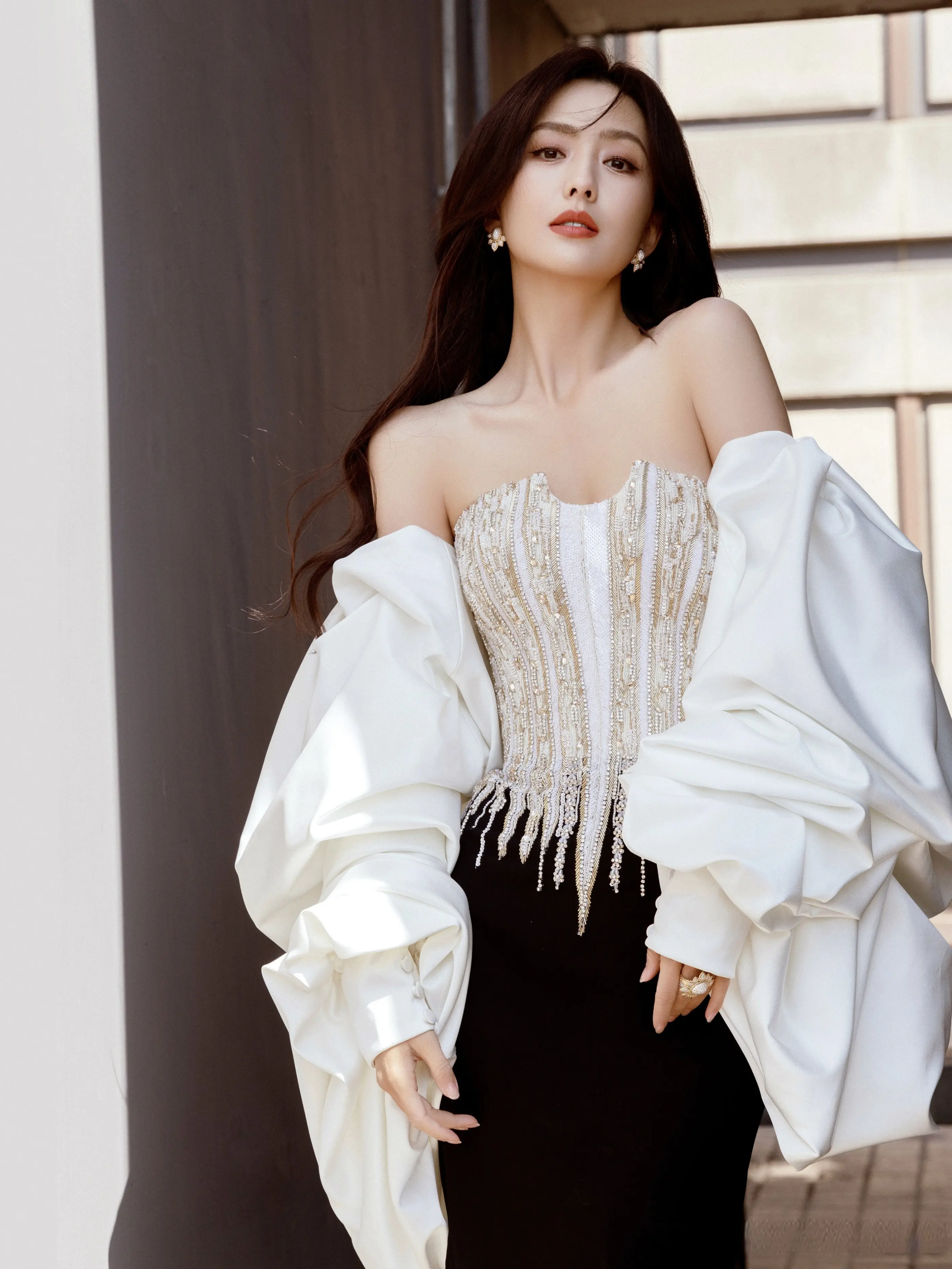 惊艳！剧耀东方2025电视剧品质盛典，女星造型全放送，谁胜一筹？