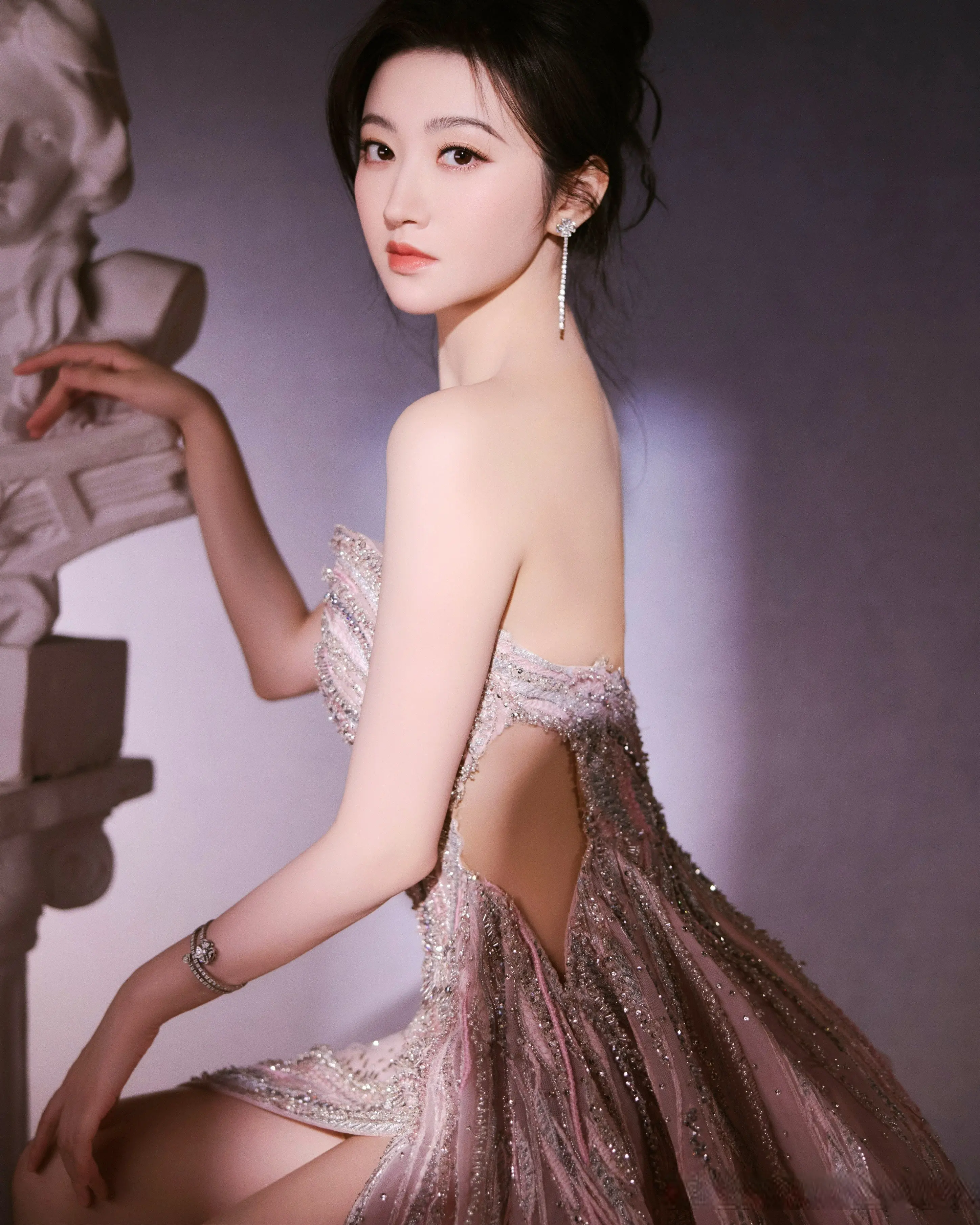 惊艳！剧耀东方2025电视剧品质盛典，女星造型全放送，谁胜一筹？