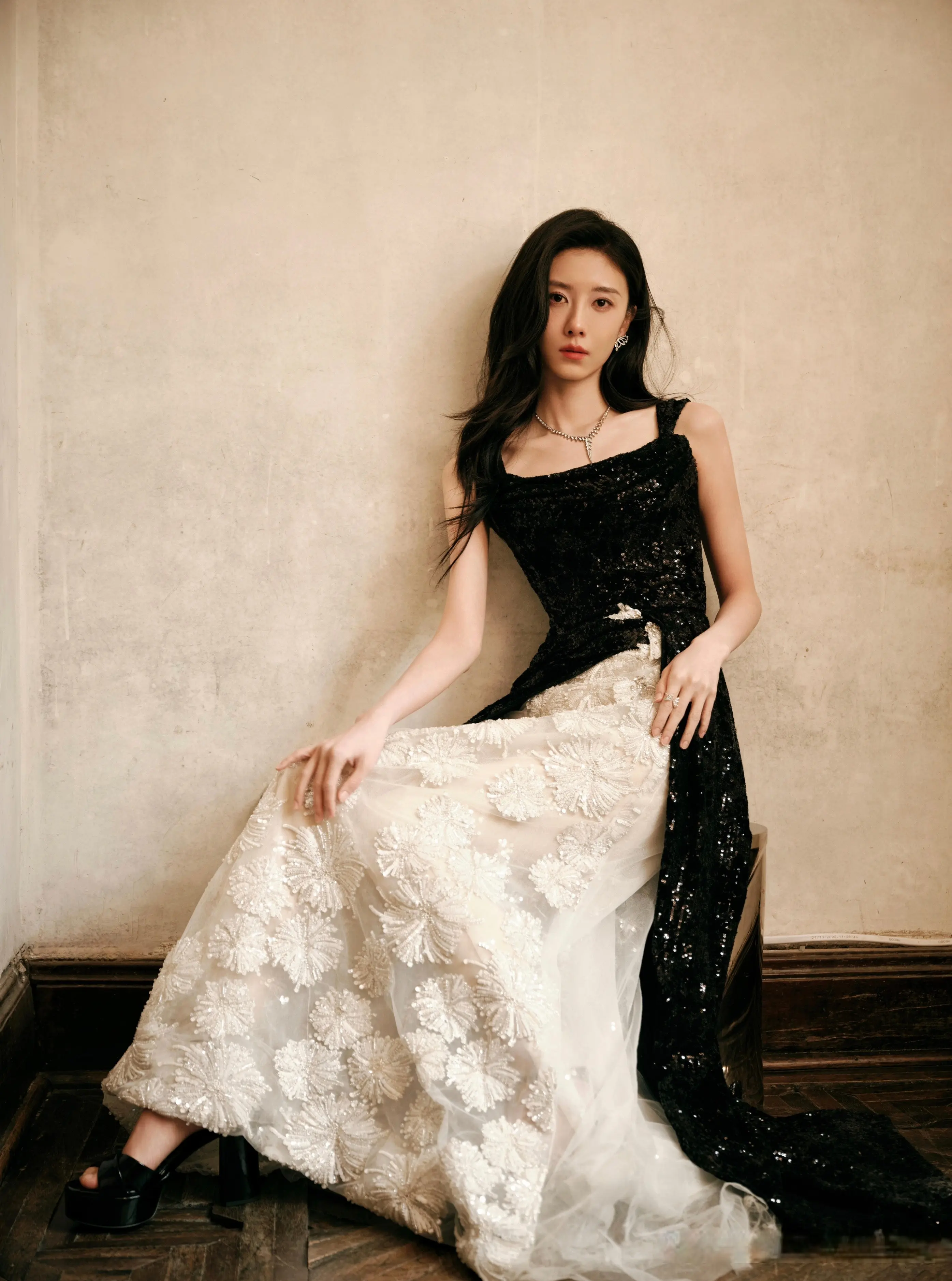 惊艳！剧耀东方2025电视剧品质盛典，女星造型全放送，谁胜一筹？