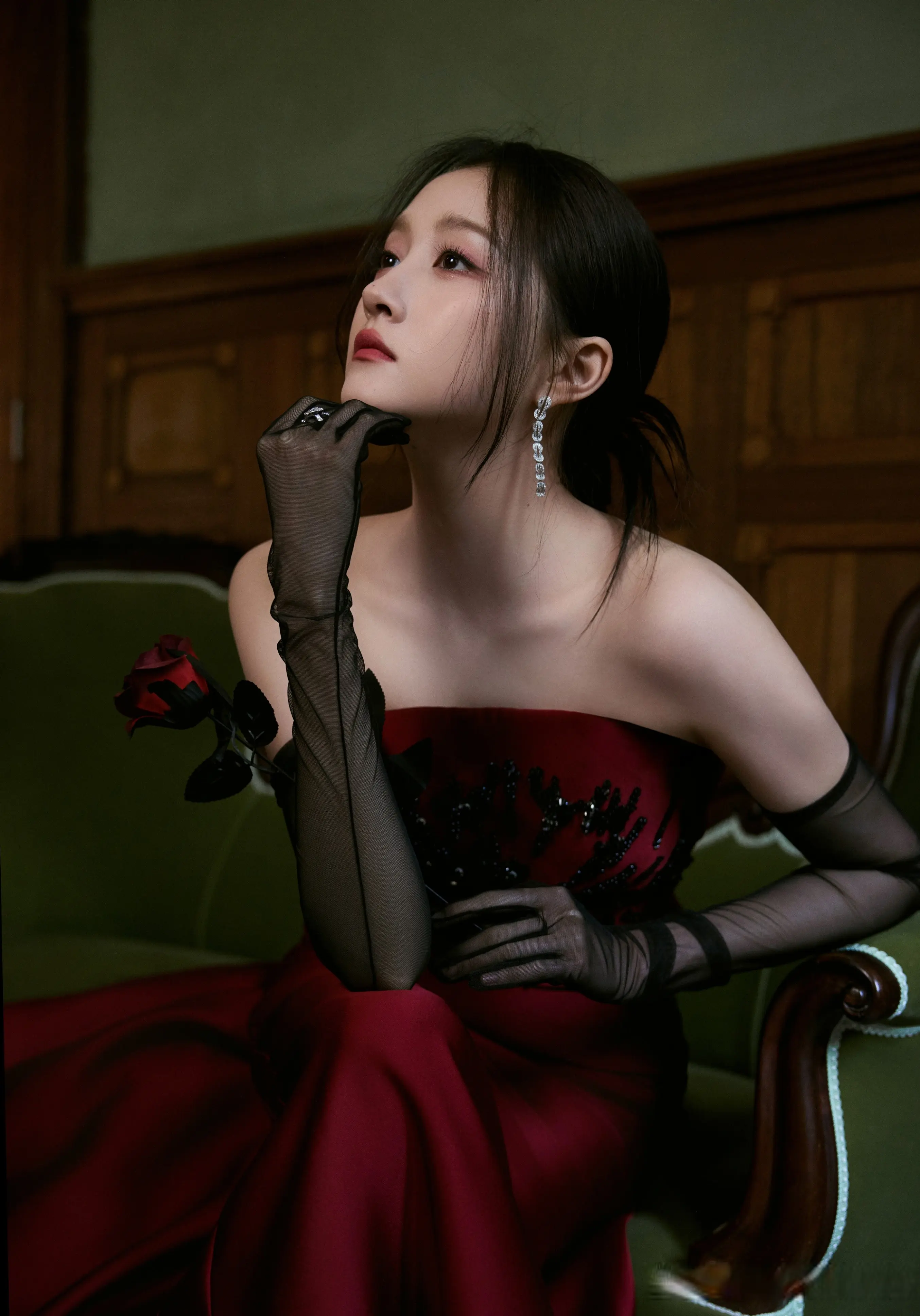 惊艳！剧耀东方2025电视剧品质盛典，女星造型全放送，谁胜一筹？