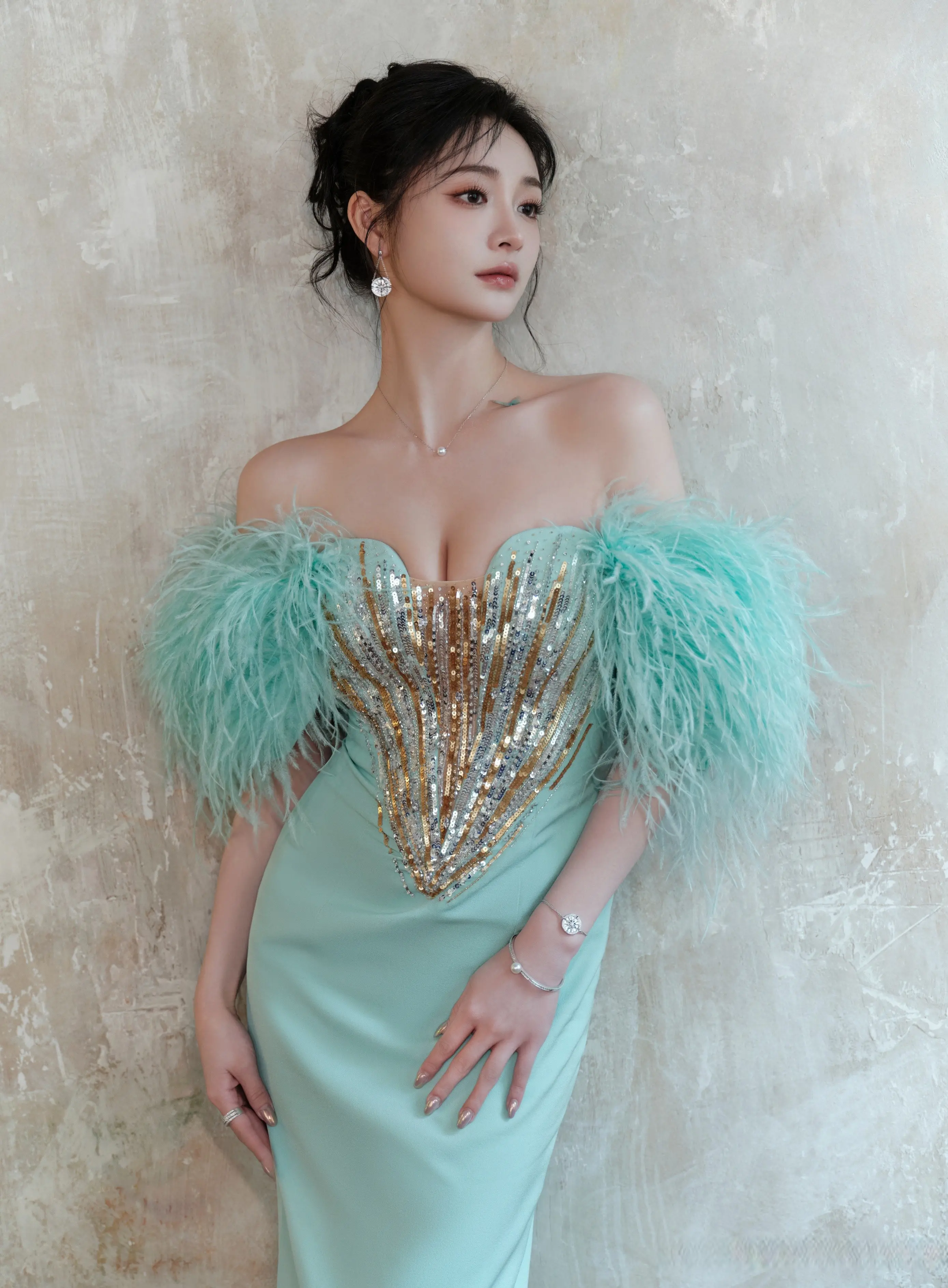 惊艳！剧耀东方2025电视剧品质盛典，女星造型全放送，谁胜一筹？