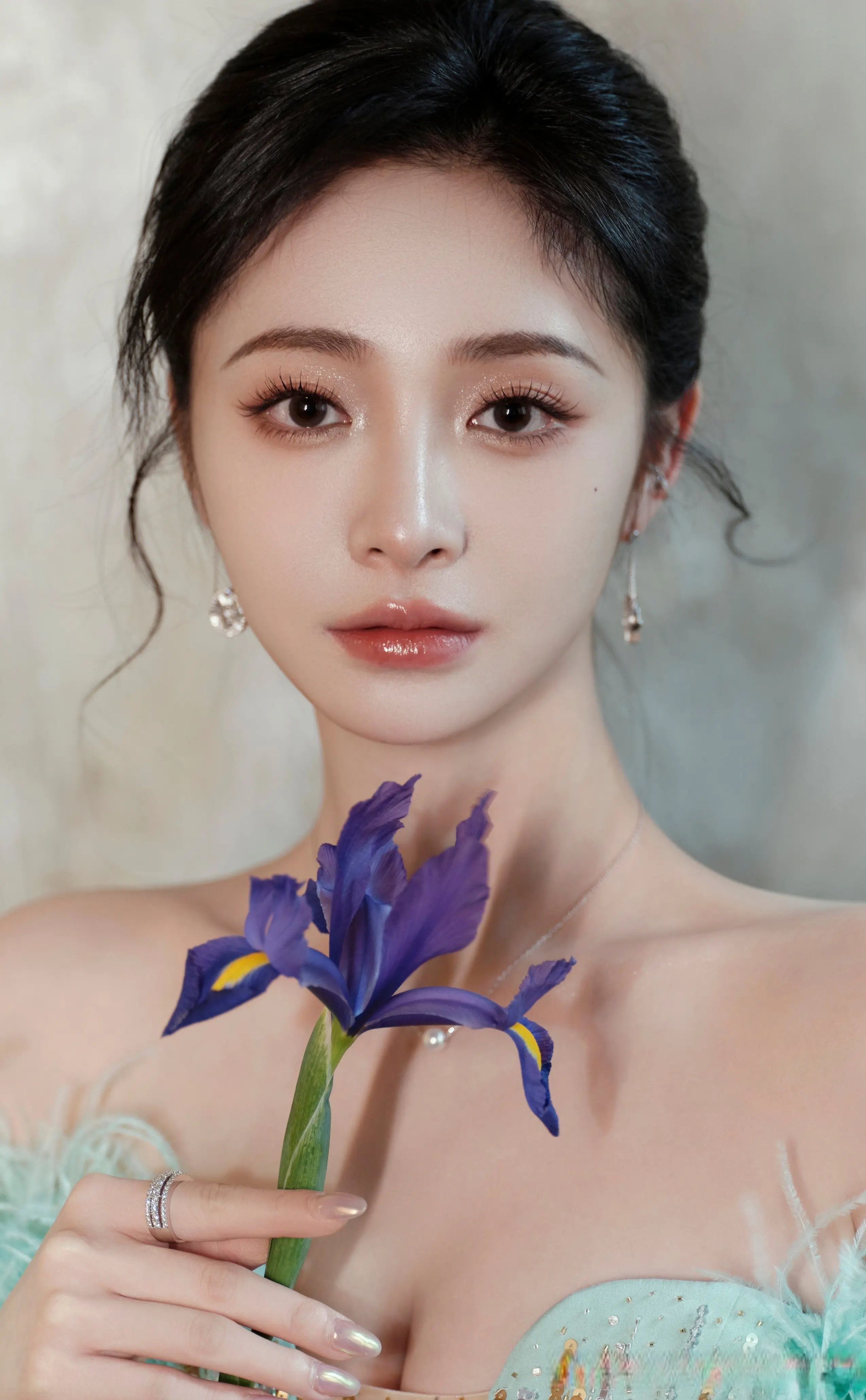 惊艳！剧耀东方2025电视剧品质盛典，女星造型全放送，谁胜一筹？