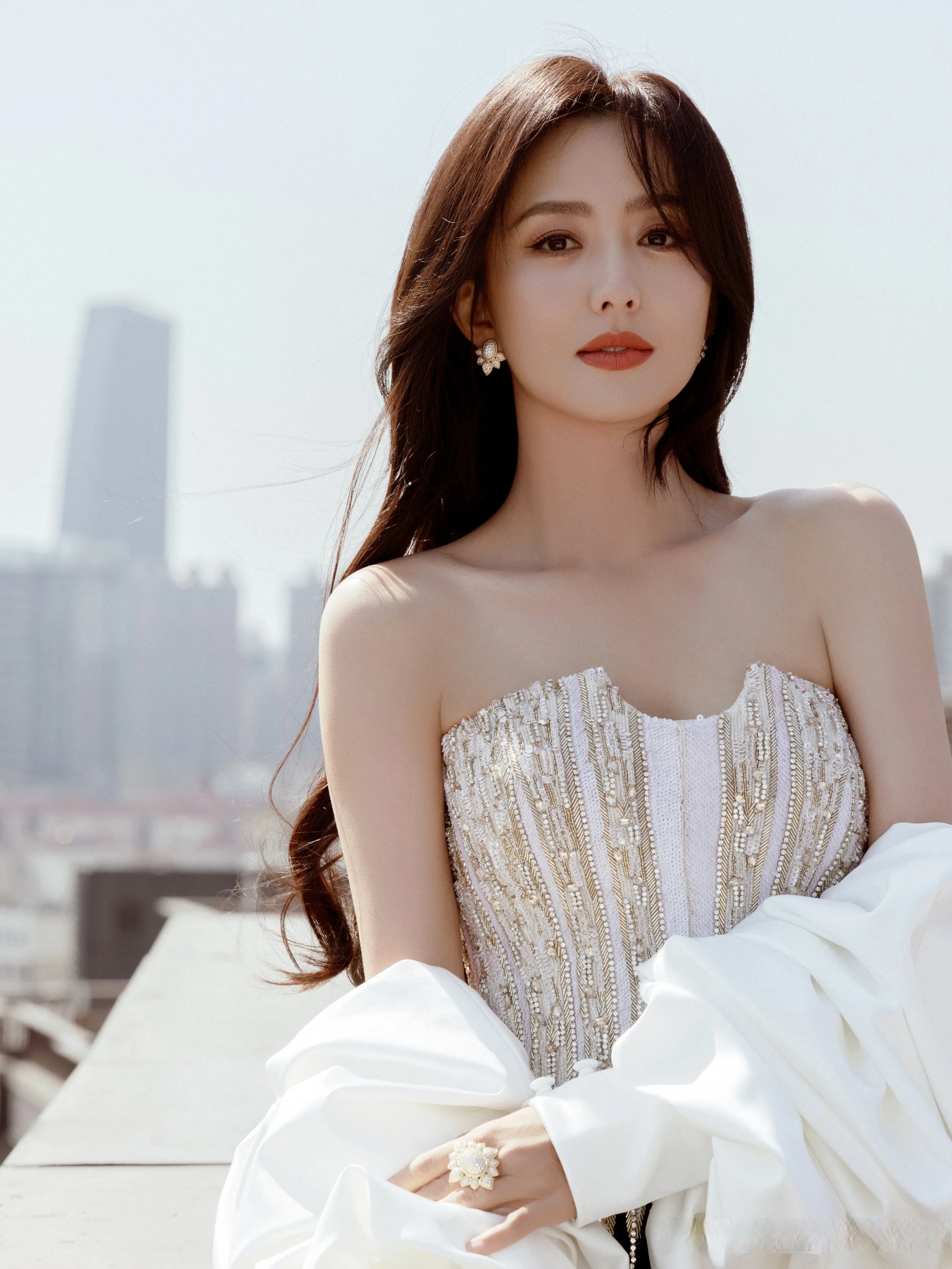 惊艳！剧耀东方2025电视剧品质盛典，女星造型全放送，谁胜一筹？