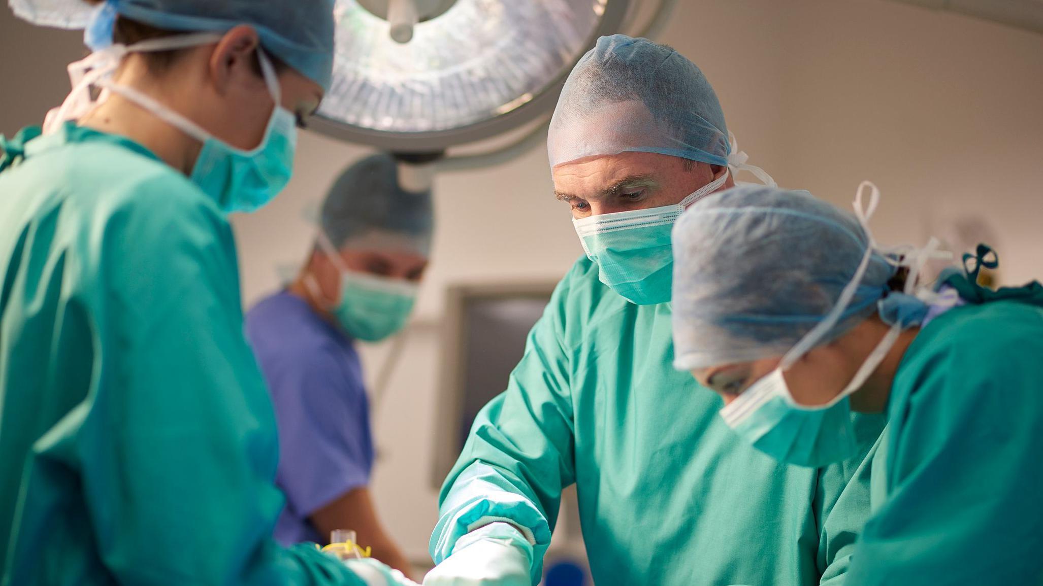 Surgeons Allow Public to Witness Hospital Operations: A Medical First! Surgeons Allow Public to Witness Hospital Operations: A Medical First!