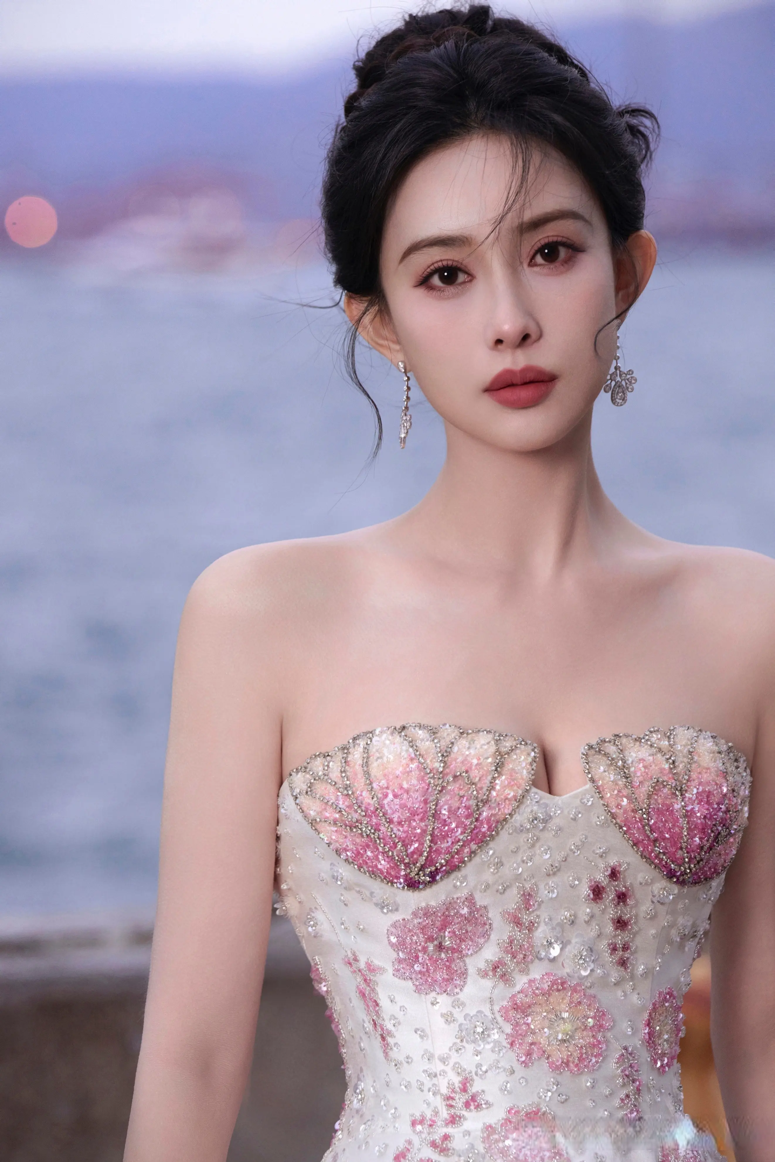 惊艳！剧耀东方2025电视剧品质盛典，女星造型全放送，谁胜一筹？