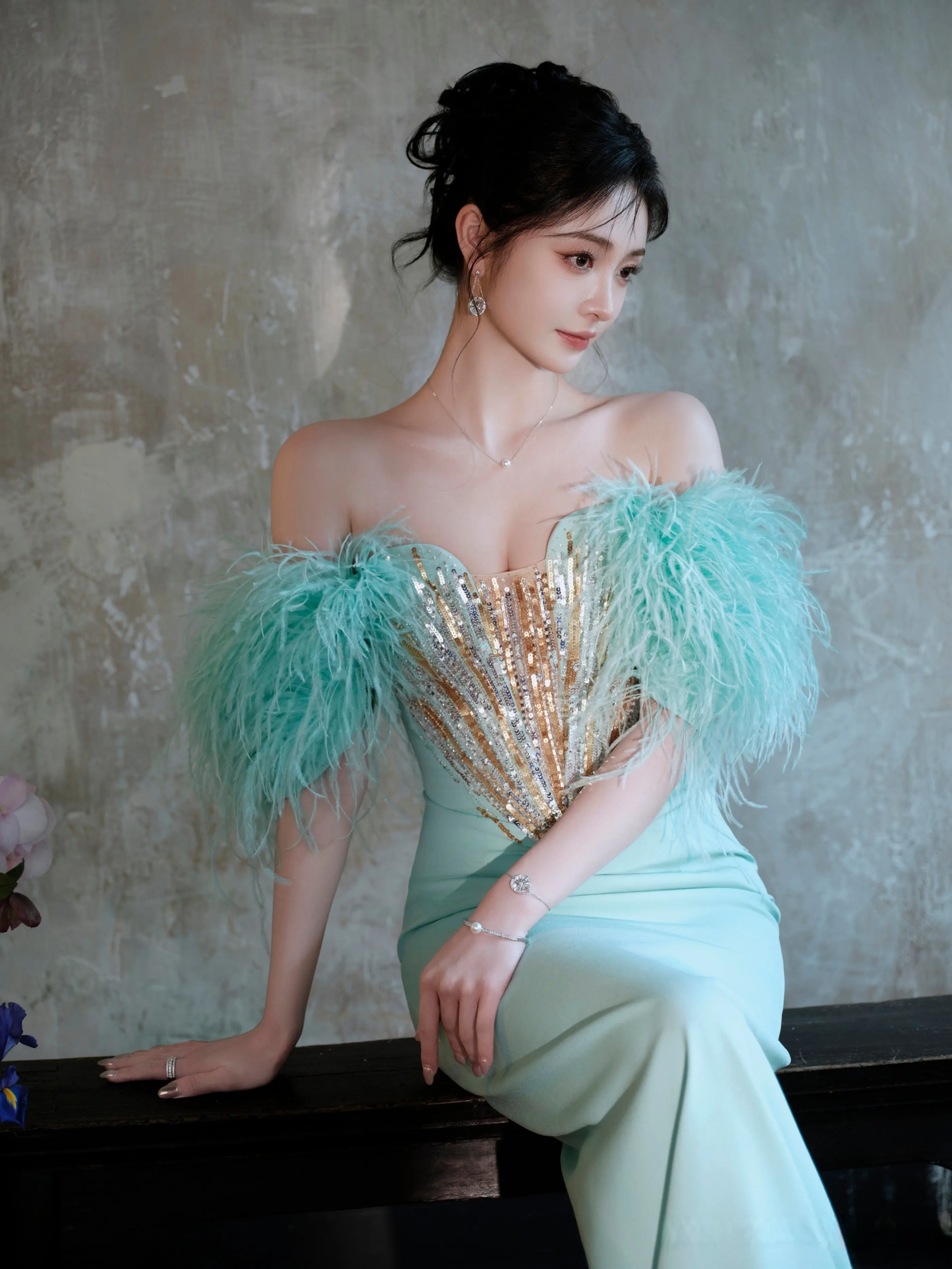 惊艳！剧耀东方2025电视剧品质盛典，女星造型全放送，谁胜一筹？