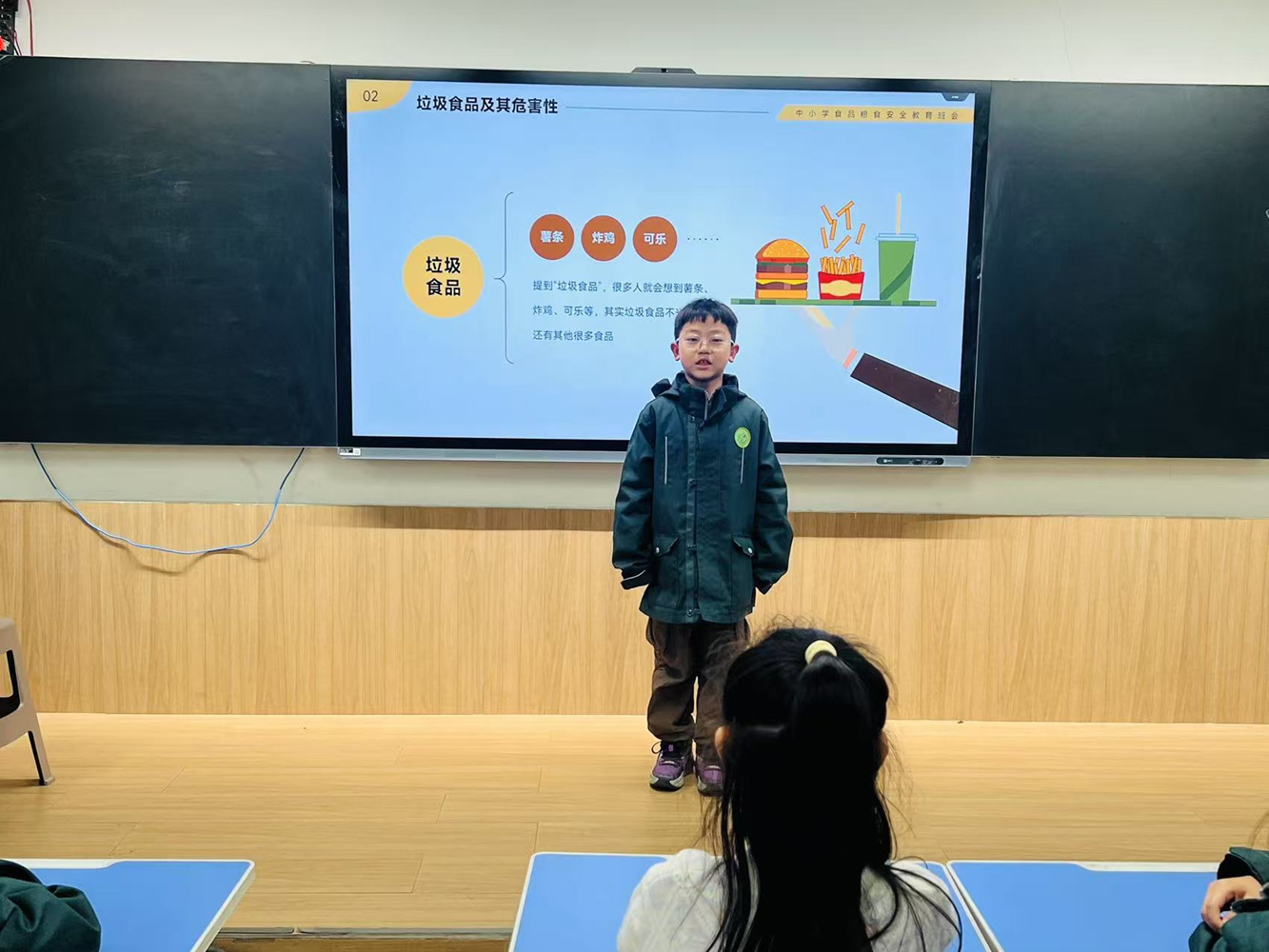 郑州市管城回族区虹彩路小学开展食品安全系列活动