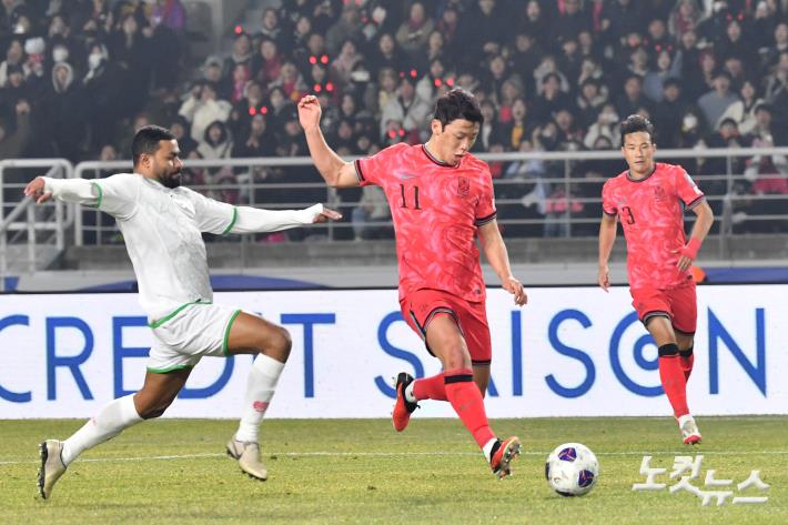 대표팀에서 골을 넣는 황희찬