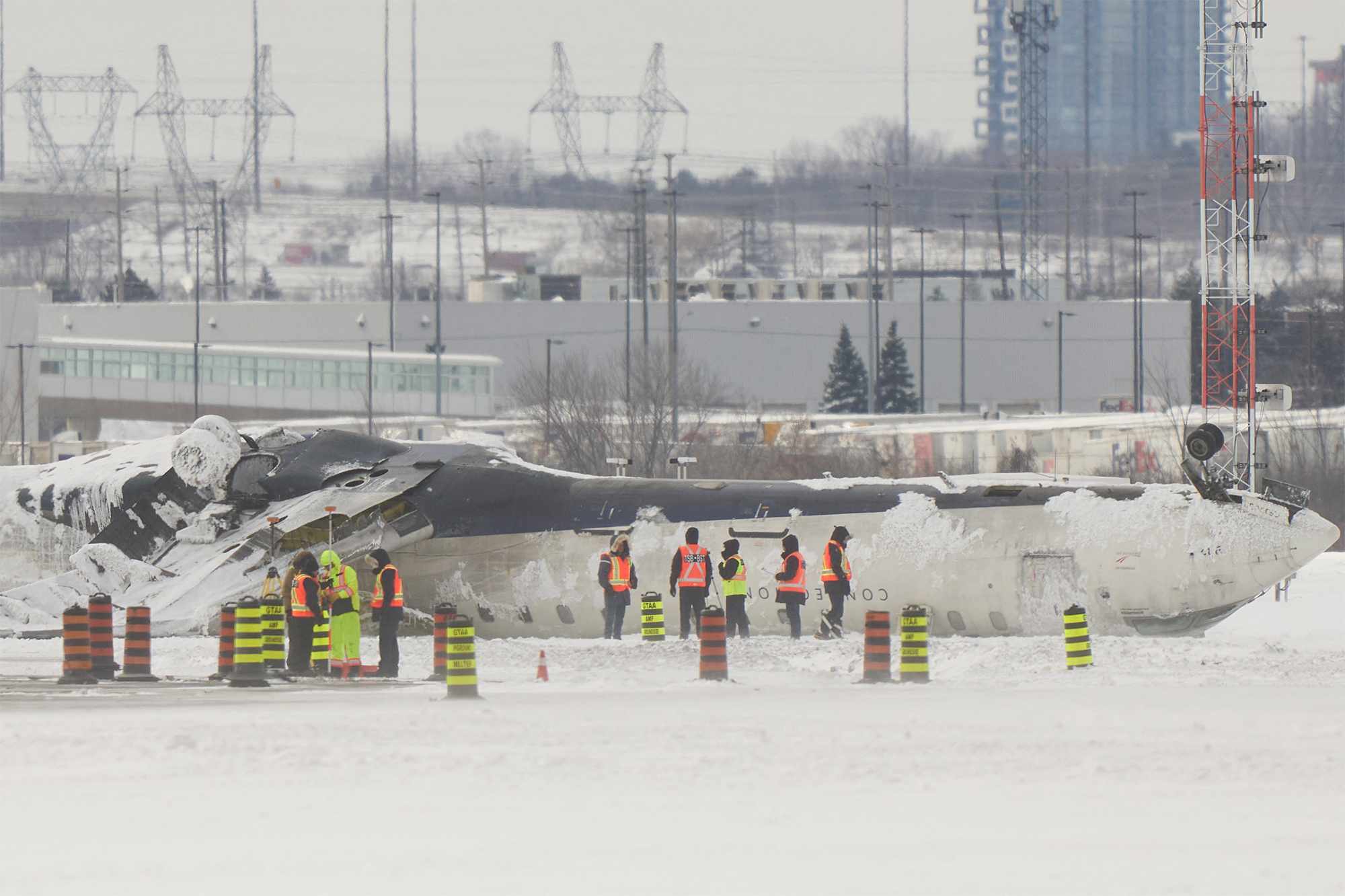 Delta Plane That Flipped Upside Down While Landing in Toronto Descended