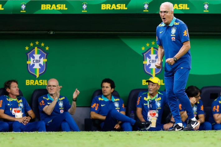 Aliviado, Dorival Júnior vibra com gol de Vini Jr nos acréscimos Foto: Wilton Junior/Estadão
