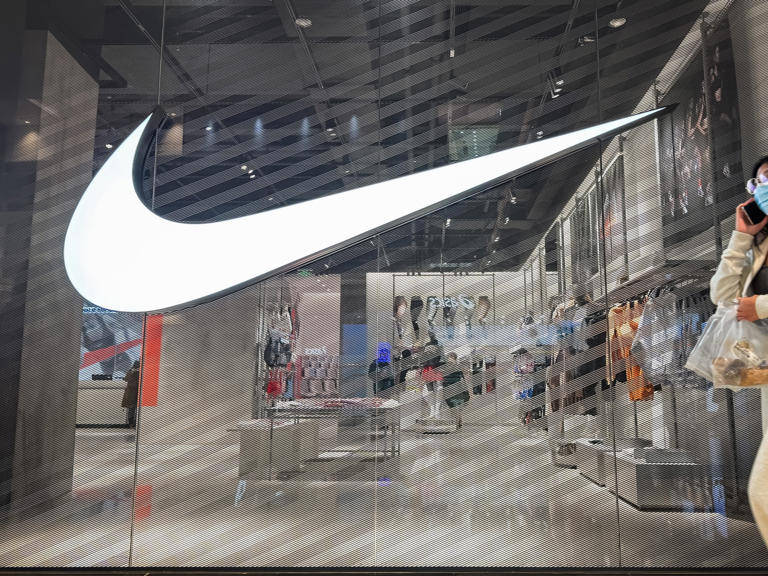 buying nike shoes online