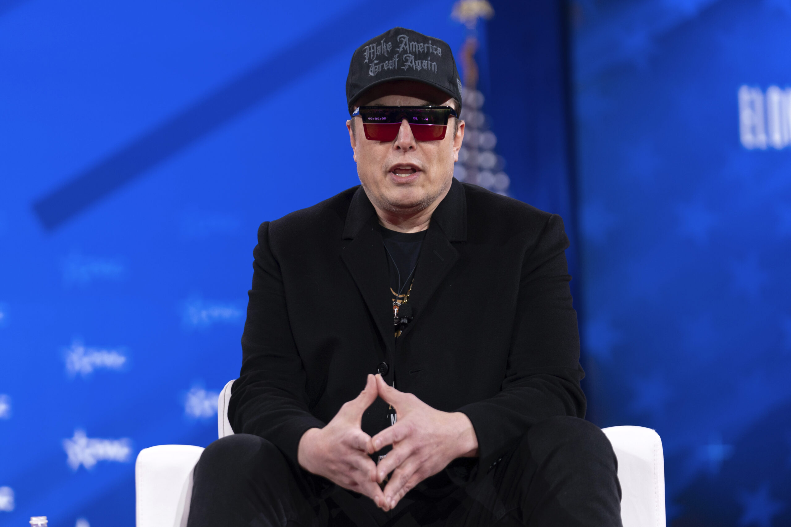 Elon Musk angrily responds to accusations he was palling around with ...