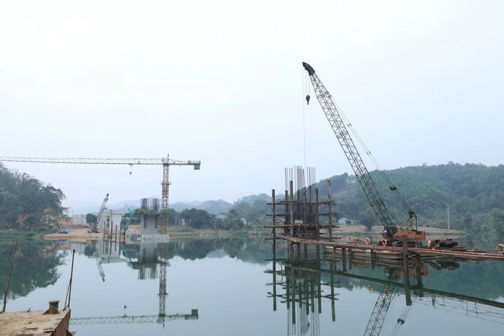 Nhiều hạng mục cầu trên tuyến cao tốc Tuyên Quang - Hà Giang tiến độ ngưng trệ do vướng mặt bằng.