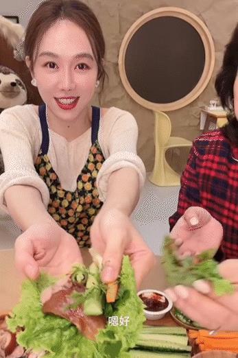 宋丹丹捧不红的干女儿，靠做饭吸粉百万，美厨娘姜妍终于被看见了