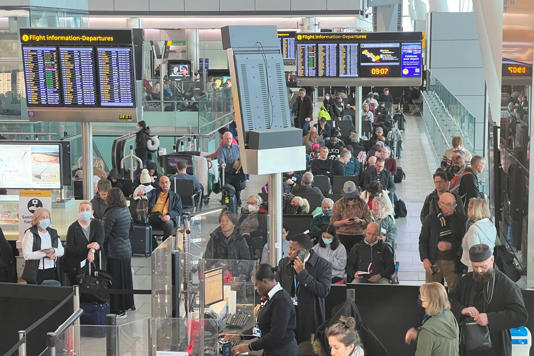 HeathrowAirportT5Crowds