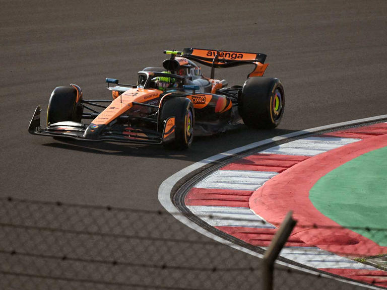 Lando Norris, a bordo de su McLaren, en China.