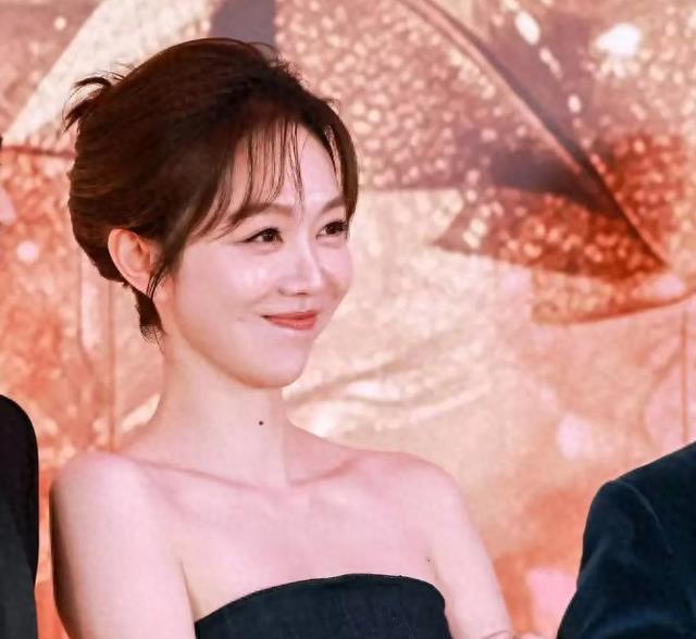 宋丹丹捧不红的干女儿，靠做饭吸粉百万，美厨娘姜妍终于被看见了