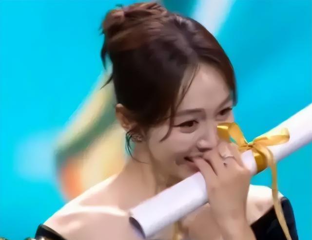 宋丹丹捧不红的干女儿，靠做饭吸粉百万，美厨娘姜妍终于被看见了