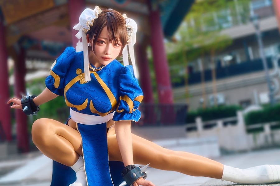コスプレ　ストリートファイター　春麗 ストリートファイター』春麗のコスプレイヤーが「艶やか美脚」を見事
