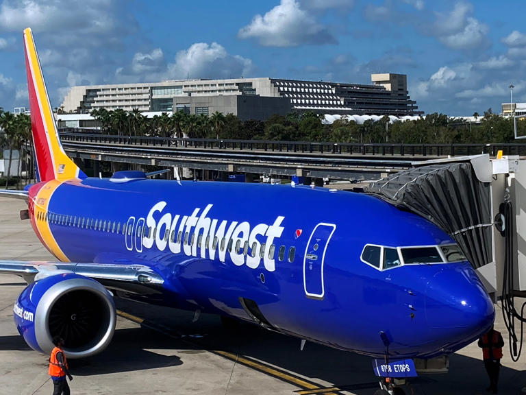 A Southwest plane almost took off from a taxiway instead of the runway(02)