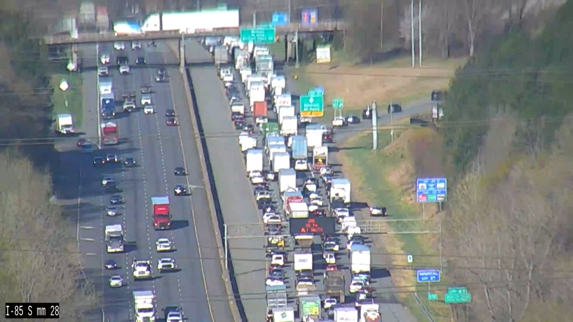 5 hurt after 8-vehicle crash closes all lanes of I-85 South in Gaston ...