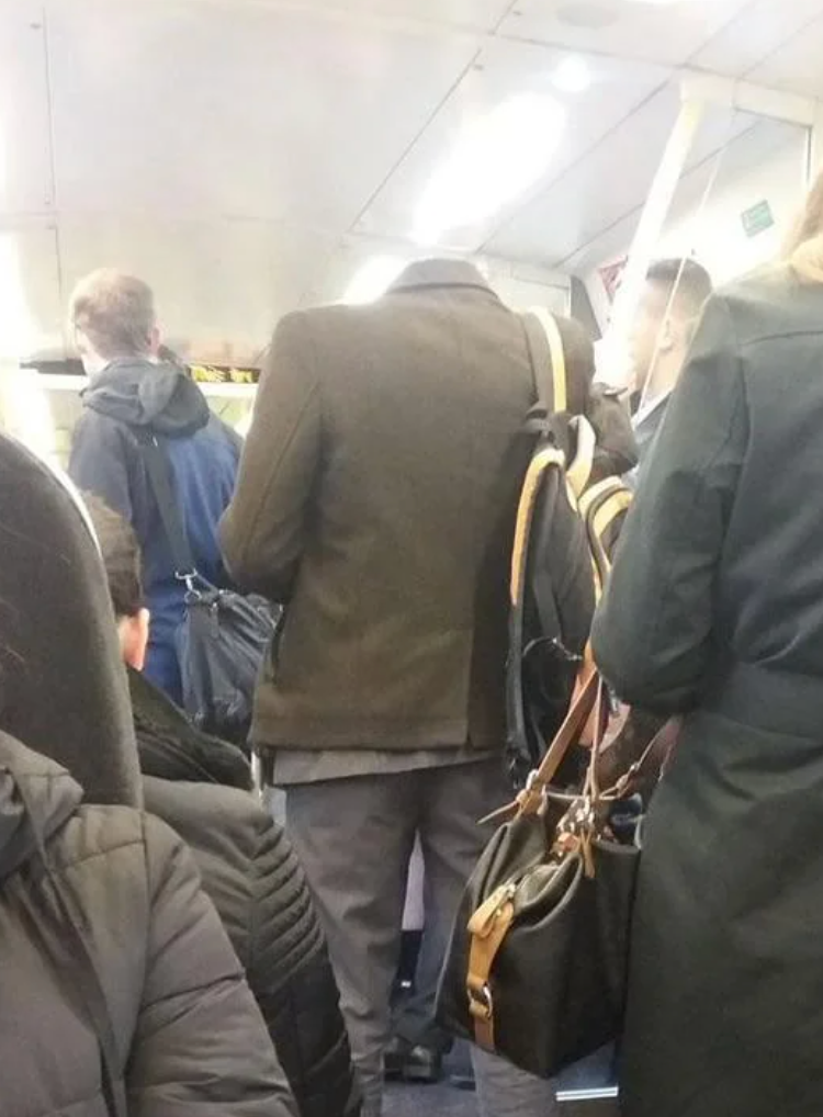 They are just looking really far down! u/Kryczka88 / reddit.com