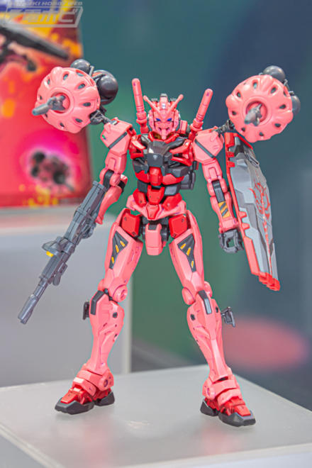 機動戦士Gundam GQuuuuuuX（ジークアクス）』白いガンダムや軽