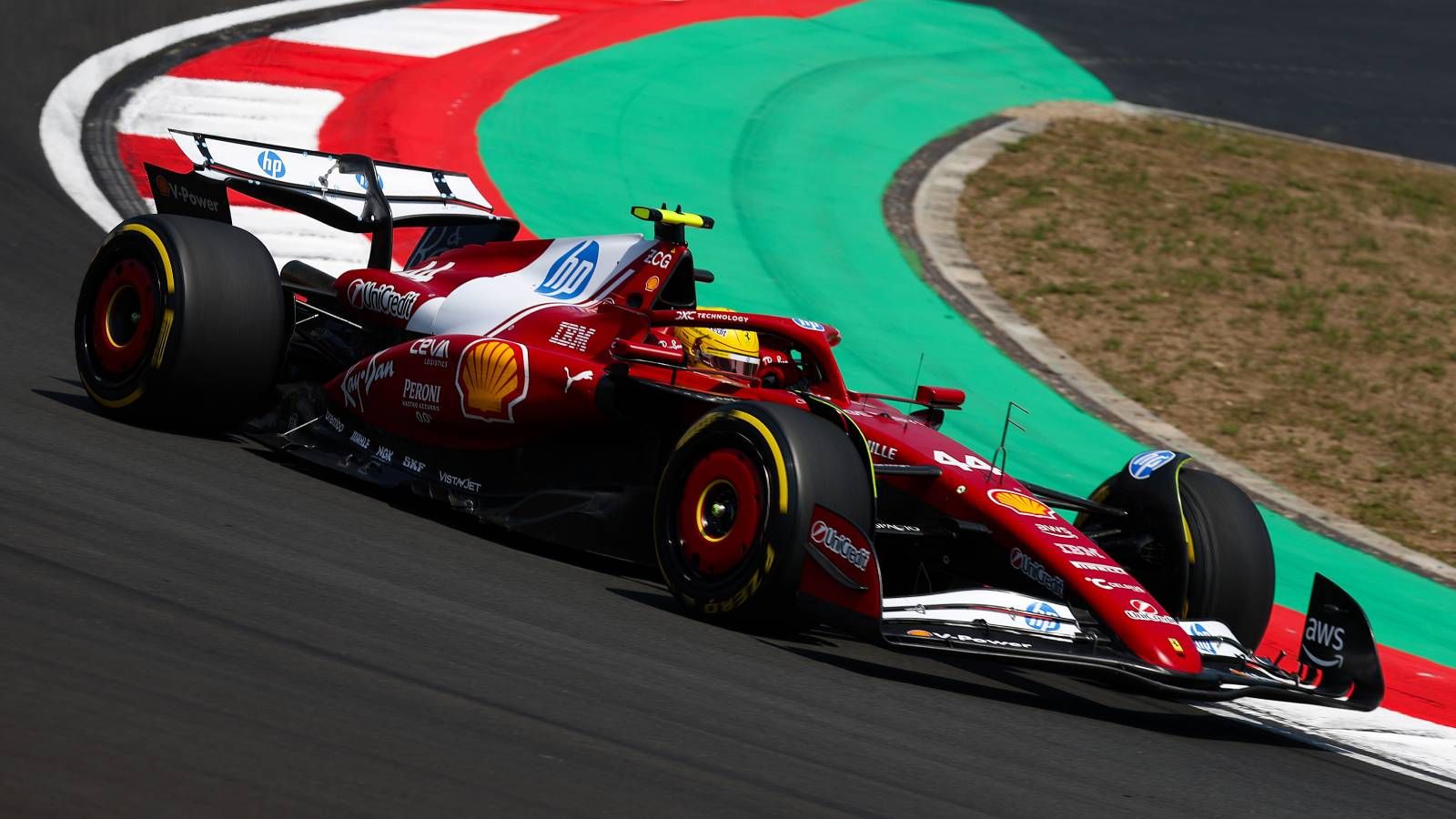 Erster Rennsieg in Rot: Lewis Hamilton gewinnt Sprint beim Grand Prix ...