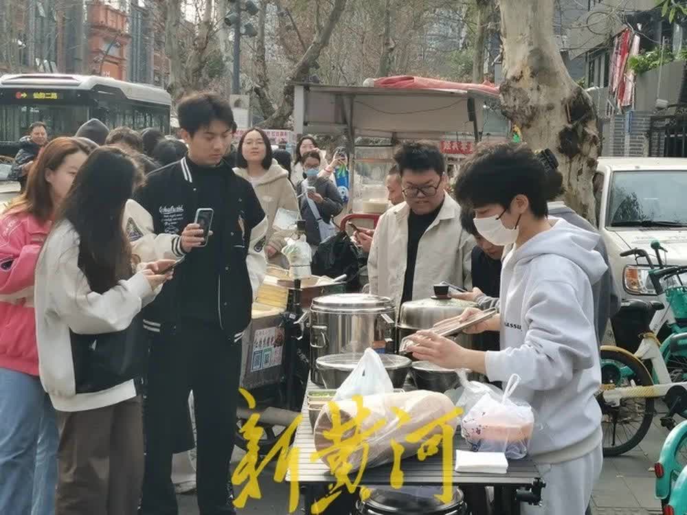 �����о�����ѧ������������700�����������ˣ���ø����ڡ�