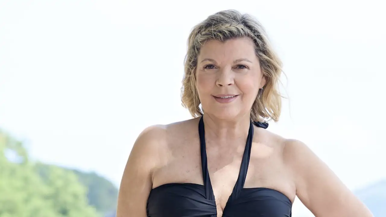 Si yo tuviera 60 años, escogería este bañador de Terelu Campos, que moldea  y tiene efecto vientre plano