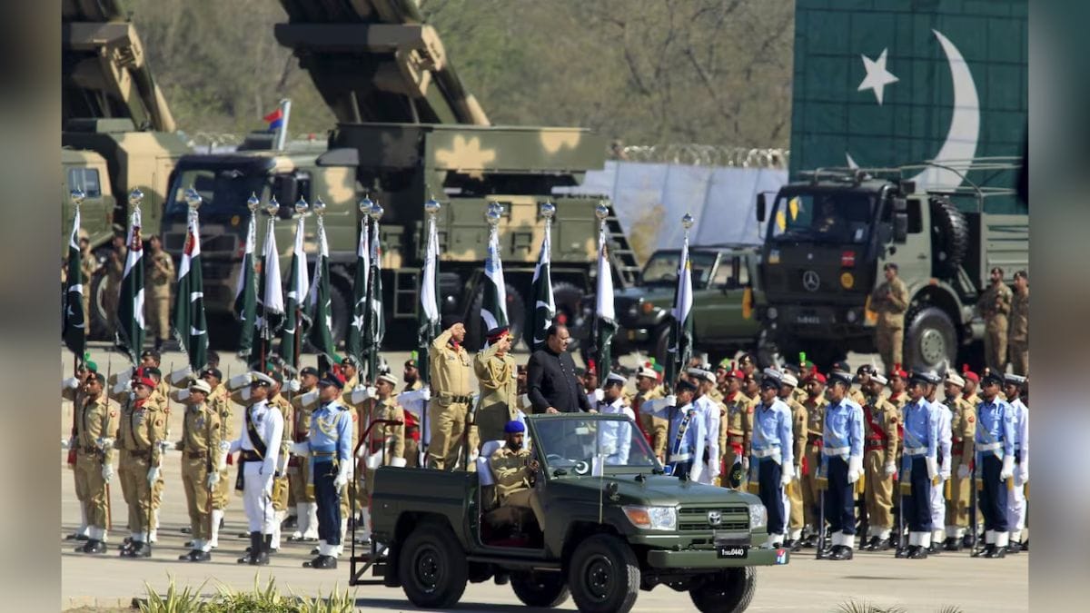 Pakistan's President Mamnoon Hussain inspects the troops during Pakistan Day parade in Islamabad March 23, 2015. File image/Reuters