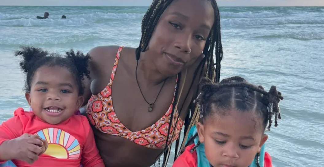 Tennessee Woman Injured In Freak Accident While Swimming With Dolphins(01)