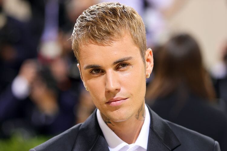 Justin Bieber Admits He Wants to Work on His 'Anger Issues' in Candid(01)