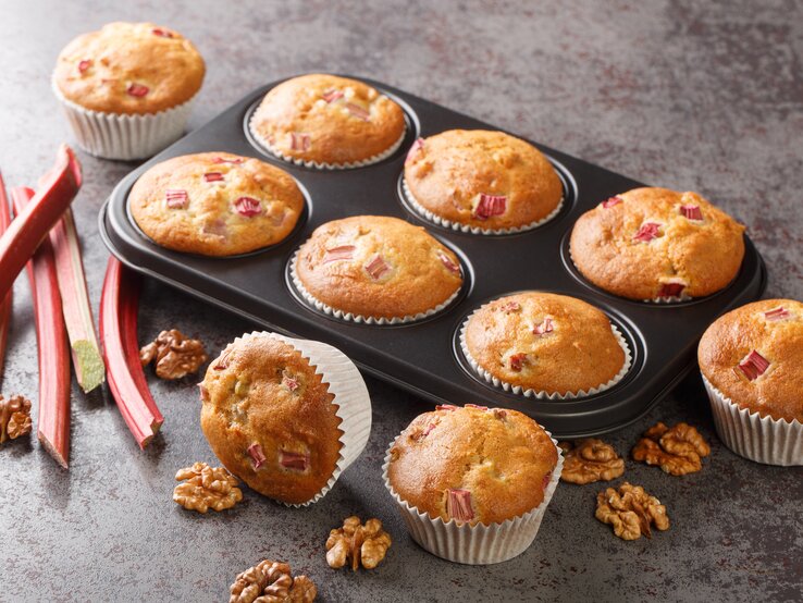 Rhabarber-Muffins mit Walnüssen: Kleine Kuchen ganz groß