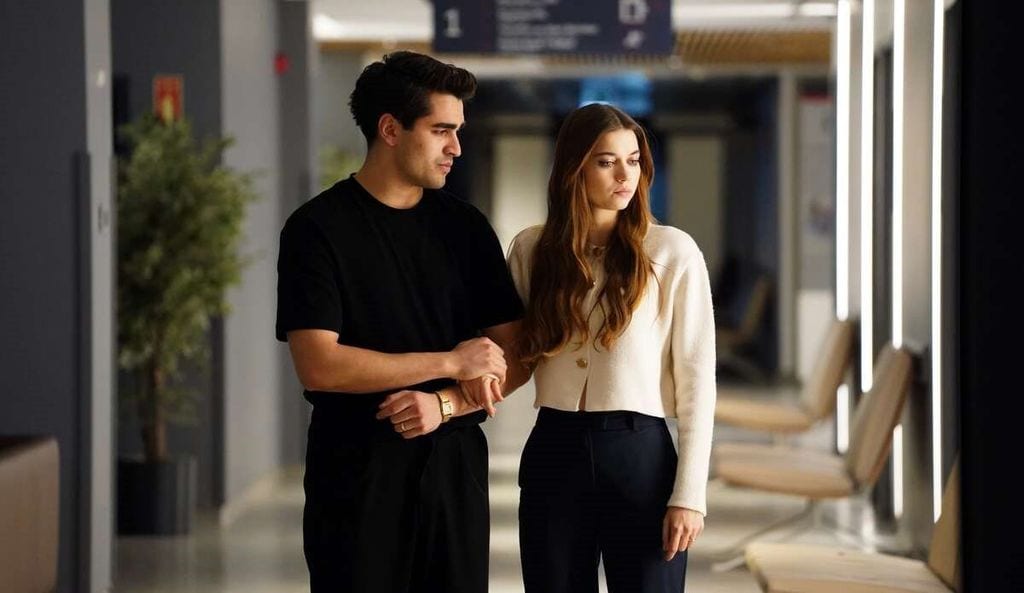 Afra Saraçoğlu y Mert Ramazan Demir, de 'Una nueva vida', entre rumores de  ruptura y un nuevo amor