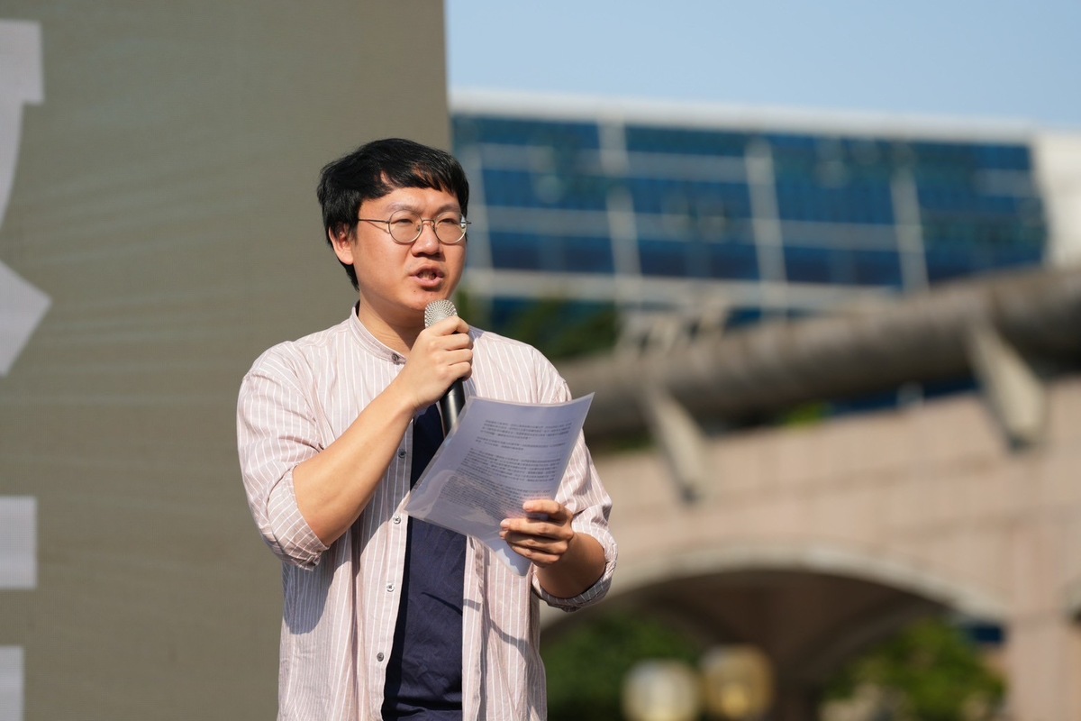 台灣公務革新力量聯盟常務理事朱智宇昨於民眾黨宣講場砲轟藍白濫刪預算。 圖：民眾黨 / 提供