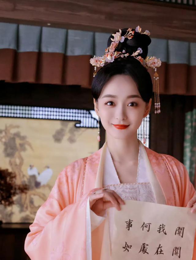 十年前因《匆匆那年》走红，《雁回时》反派不讨喜，脸蛋没啥变化