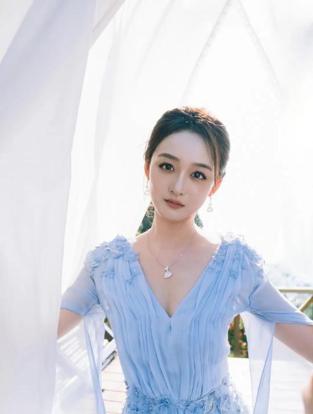 十年前因《匆匆那年》走红，《雁回时》反派不讨喜，脸蛋没啥变化