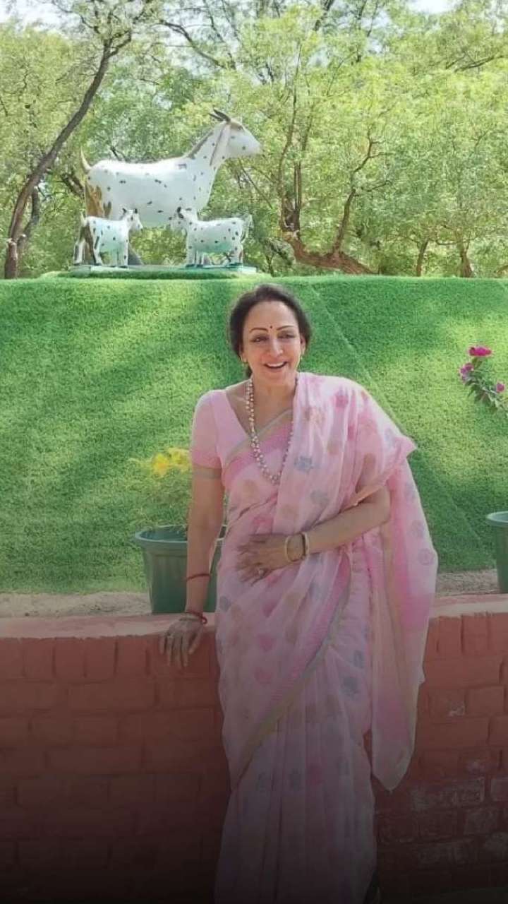 Hema Malini's 4-Ingredient DIY Coconut Oil Recipe For Hair Growth