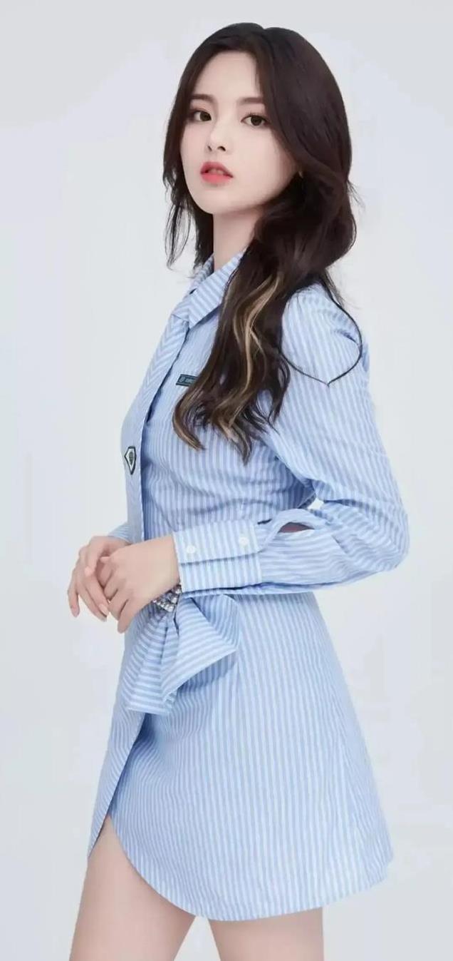 杨超越：从选秀少女到全能艺人，跨界挑战与梦想坚守并行！