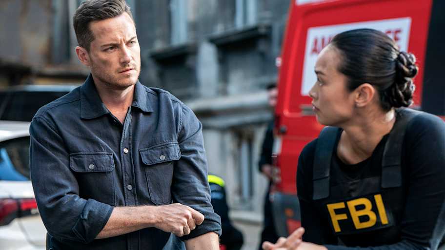 “They Paid More” – When a bus full of American volunteers is hijacked in a dangerous section of Morocco, the Fly Team works to locate the missing aid workers and the people who kidnapped them, on FBI: INTERNATIONAL, Tuesday, Dec. 3 (9:00-10:00 PM, ET/PT) on the CBS Television Network, and streaming on Paramount+ (live and on-demand for Paramount+ with SHOWTIME subscribers, or on-demand for Paramount+ Essential subscribers the day after the episode airs). Pictured (L-R): Jesse Lee Soffer as