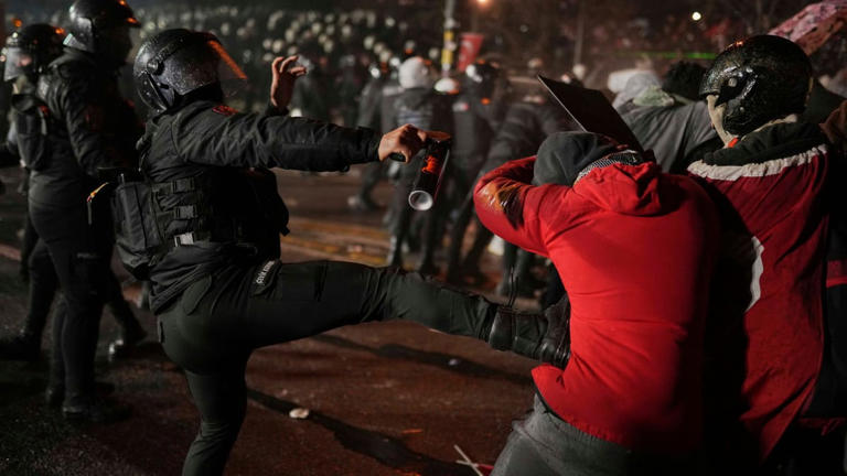 Istanbul: Die Polizei geht mit Gewalt gegen Demonstranten vor. (Quelle: Francisco Seco/ap)
