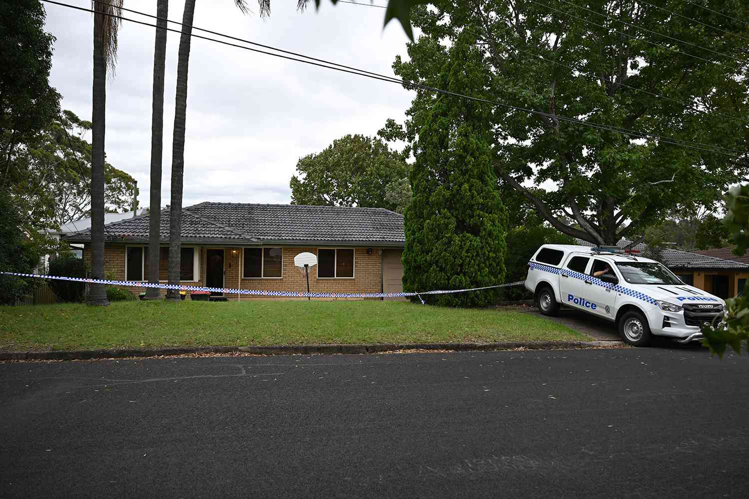 Father Wakes Up During Night to Find His Wife Stabbing Their 3 Sleeping