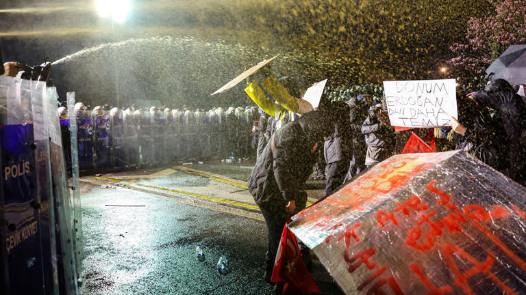 Bislang soll es knapp 2.000 Verhaftungen im Zuge der Proteste gegeben haben. (Quelle: Murad Sezer/reuters)
