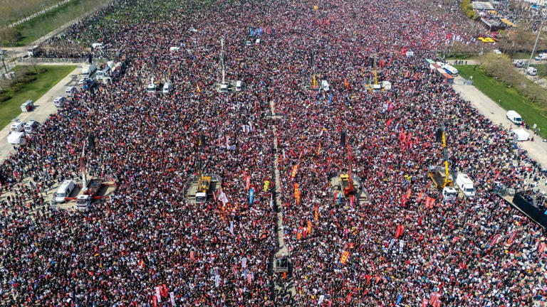 Kundgebung in Istanbul am Samstag: Die Veranstalter sprechen von über zwei Millionen Teilnehmern. (Quelle: Reuters/Umit Bektas/reuters)