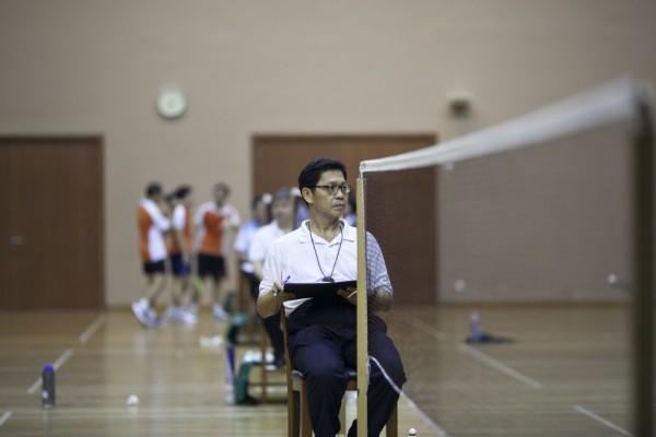 Umpire (wasit utama) Umpire (wasit utama)