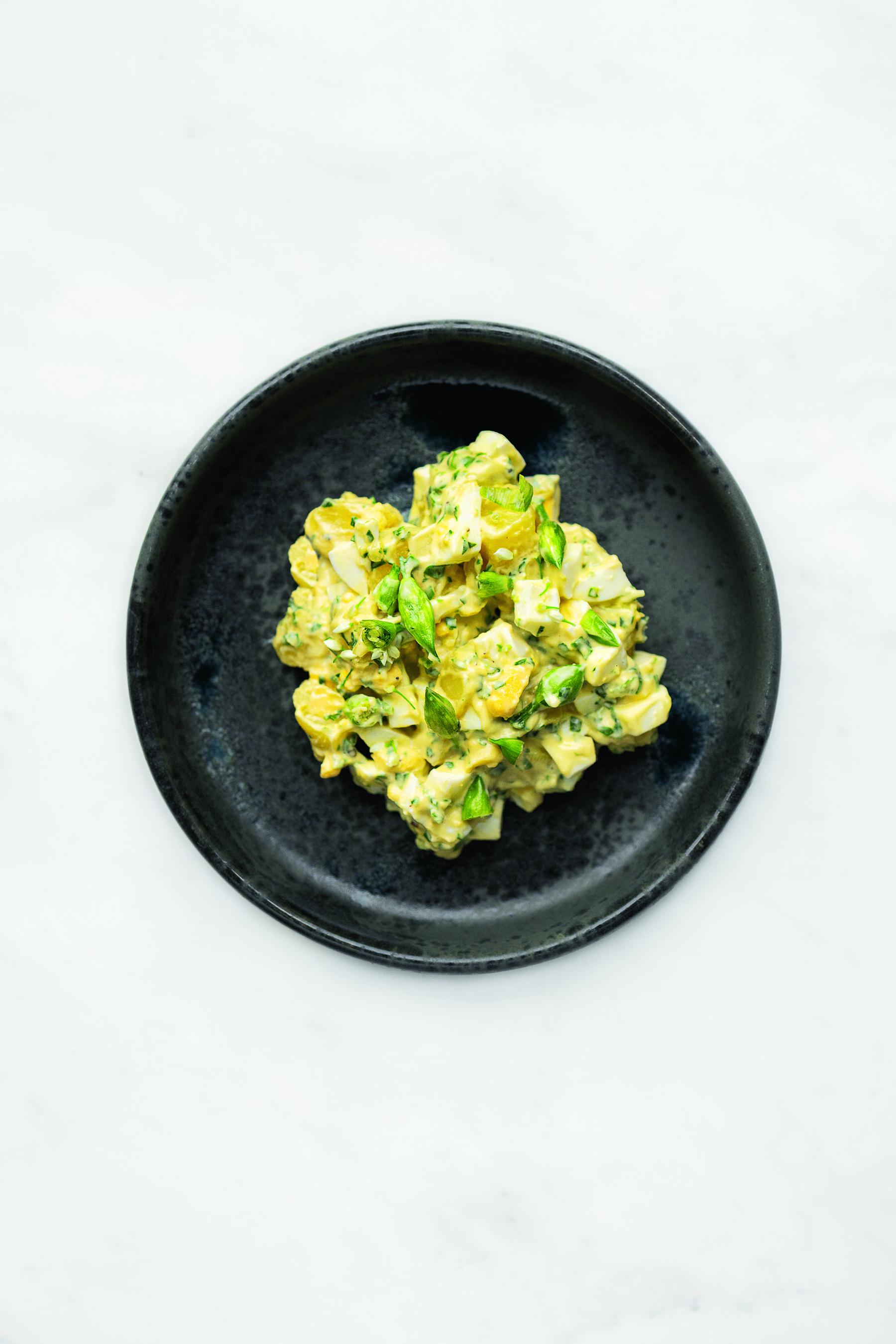 Kartoffelsalat mit Eiern und Bärlauch