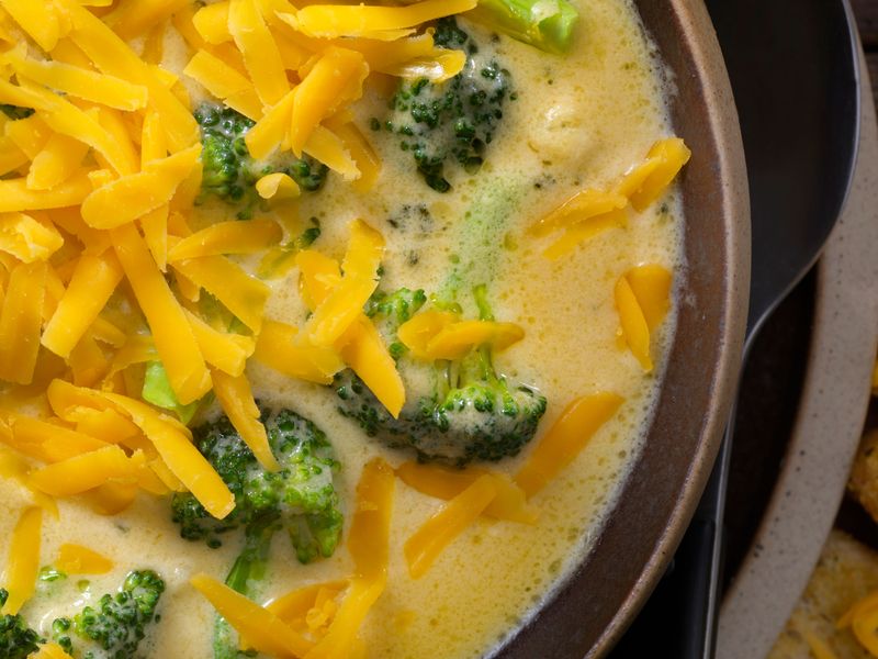 Unbedingt nachkochen! Diese einfache Brokkoli-Cheddar-Suppe ist absolut ...